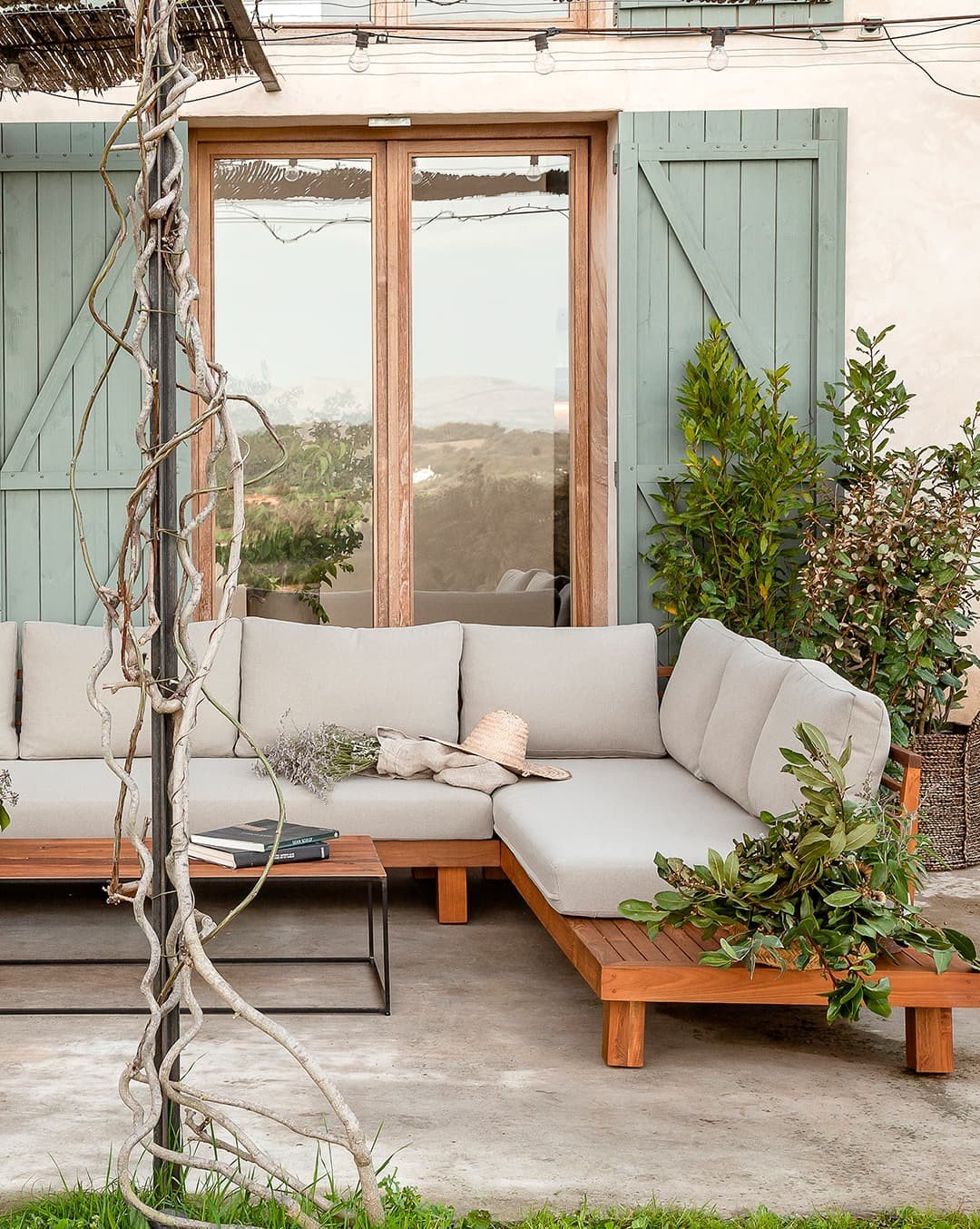 Go big or go Home beautiful corner sofa in teak wood