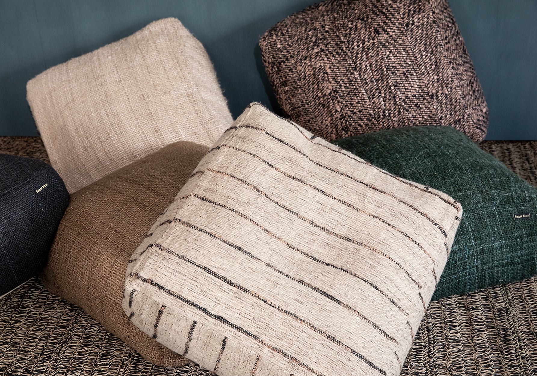 Oh My Gee pouf - black copper