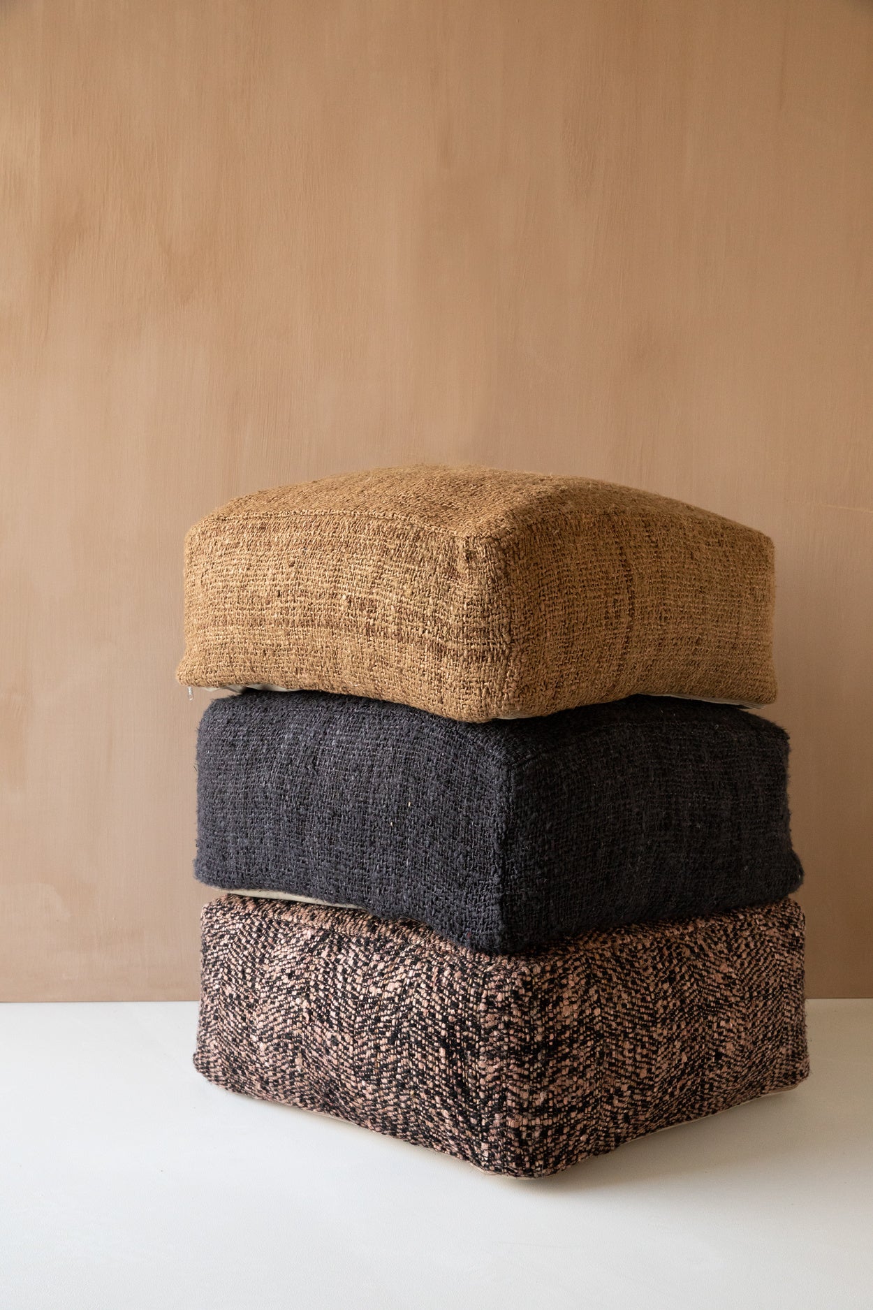 Oh My Gee pouf - black copper