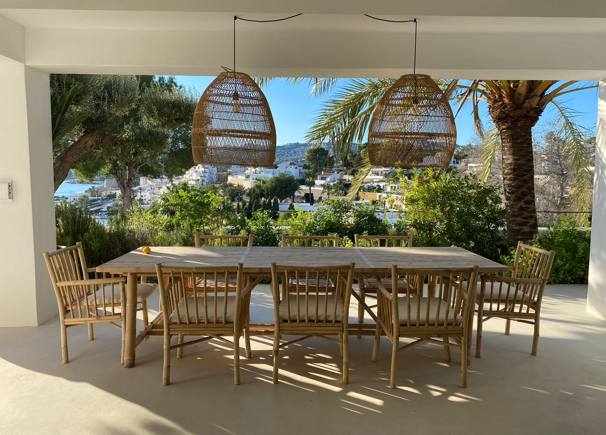 Sådan indretter du din terrasse med de rigtige restaurantborde og -stole