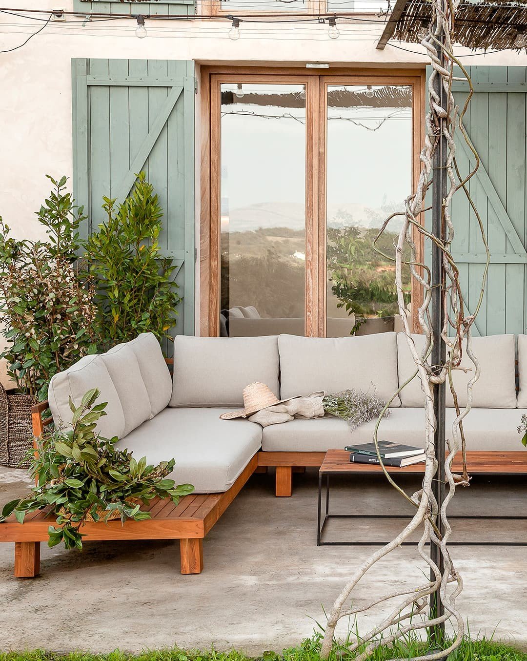 Go big or go Home beautiful corner sofa in teak wood